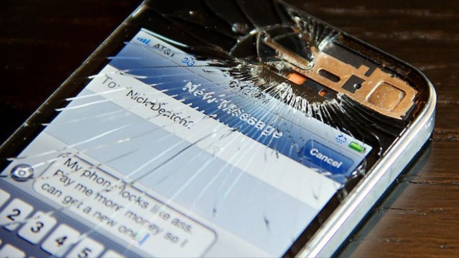 Deadspin Vs. Gizmodo iPhone Repair Contest: Please Submit Your Entries