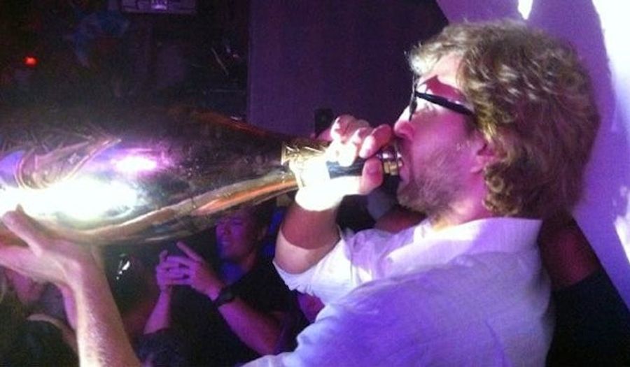 Here&#39;s Finals MVP Dirk Nowitzki Das Booting An $80K Bottle Of Champagne