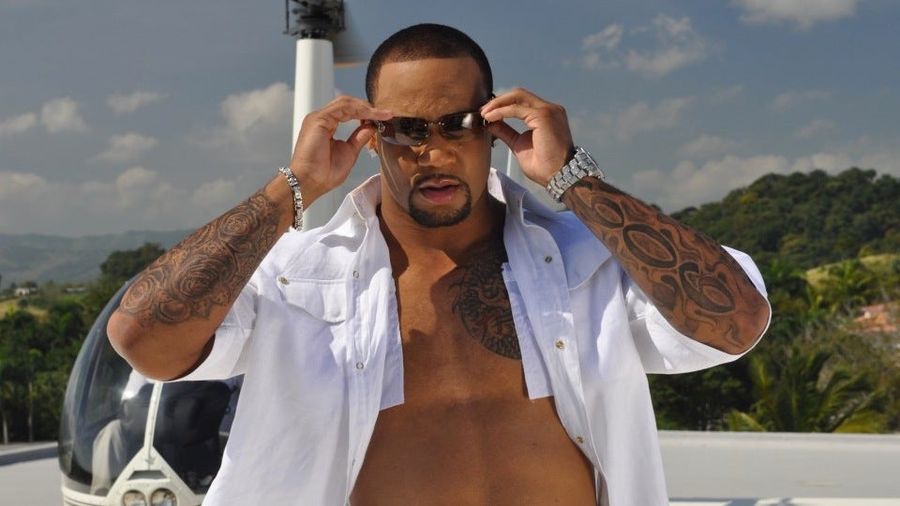 <i>NY Daily News</i> Stretches &quot;NFL Star&quot; To Its Breaking Point