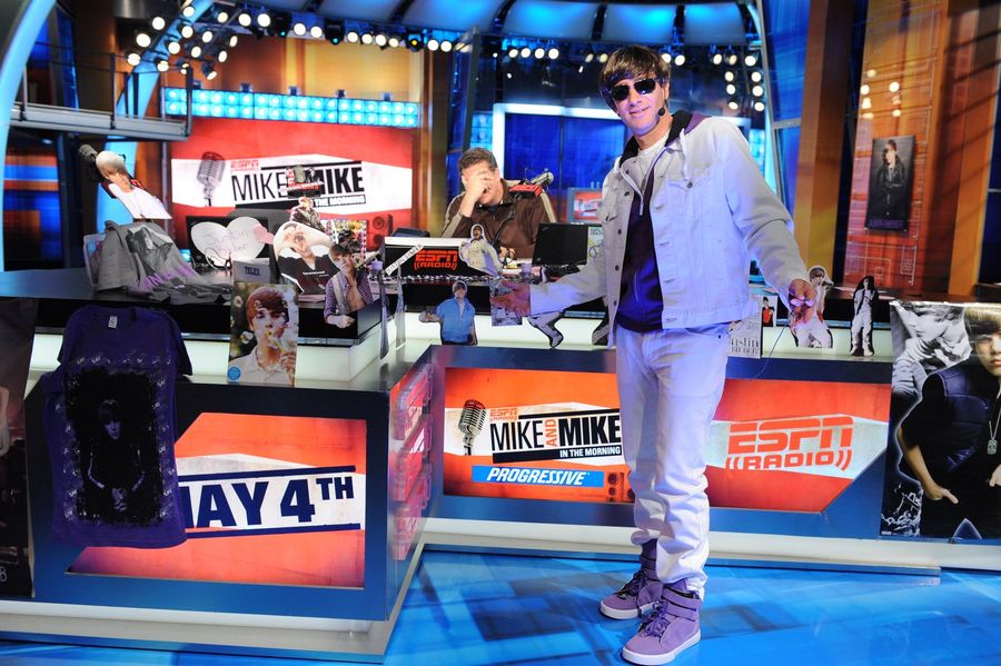 Here&#39;s Mike Greenberg Dressed As Justin Bieber