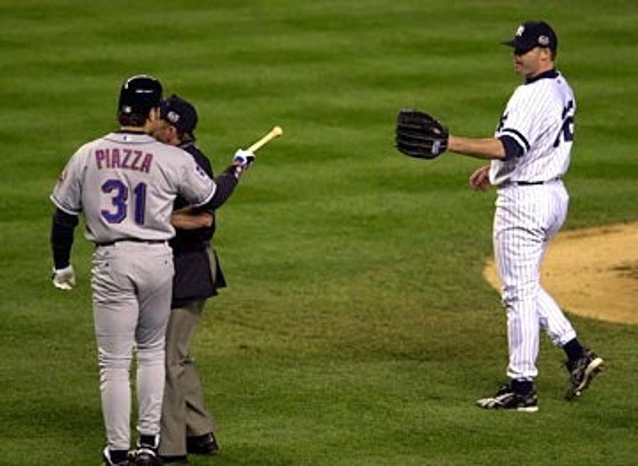 Roger Clemens, Mike Piazza Make Nice
