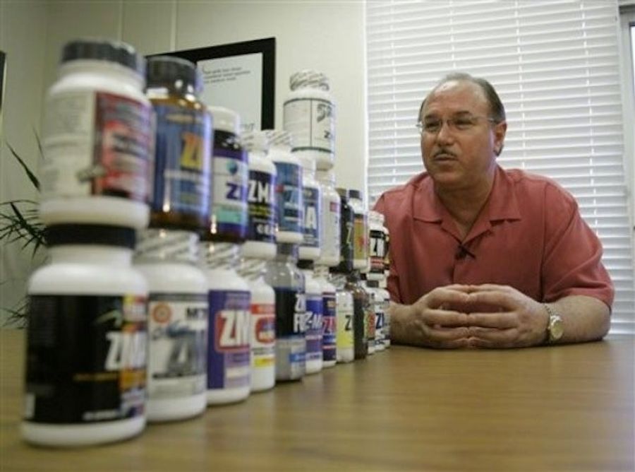 Oh Look, Victor Conte&#39;s Handing Out Supplements Again