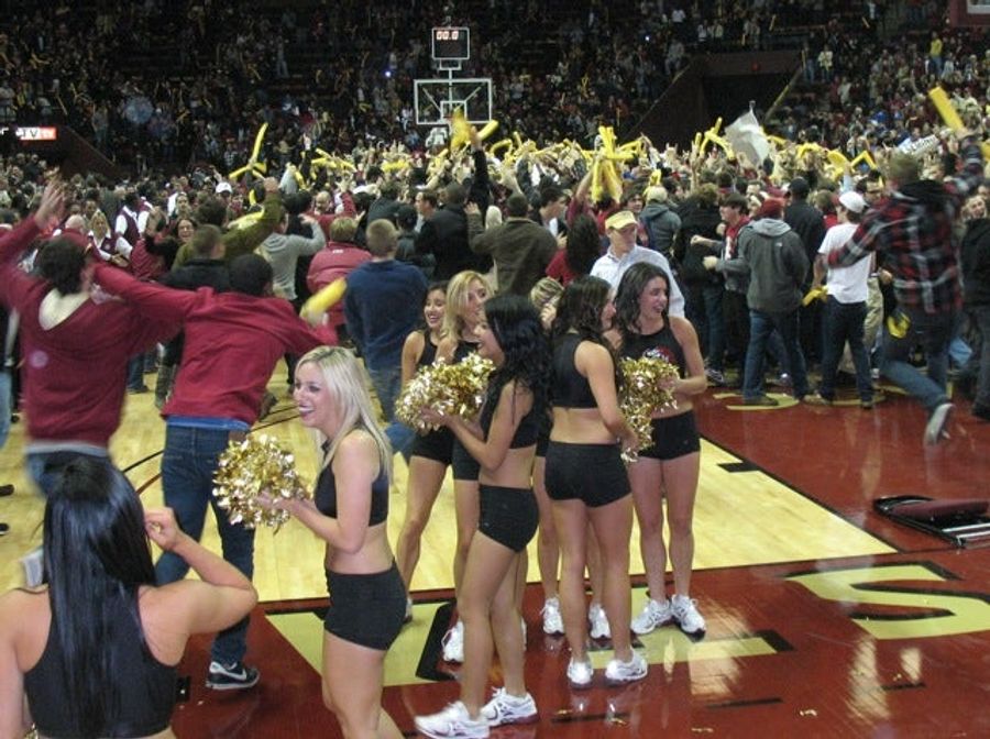 Seminoles Cheerleaders Narrowly Avoid Onslaught Of Actual Seminoles Fans