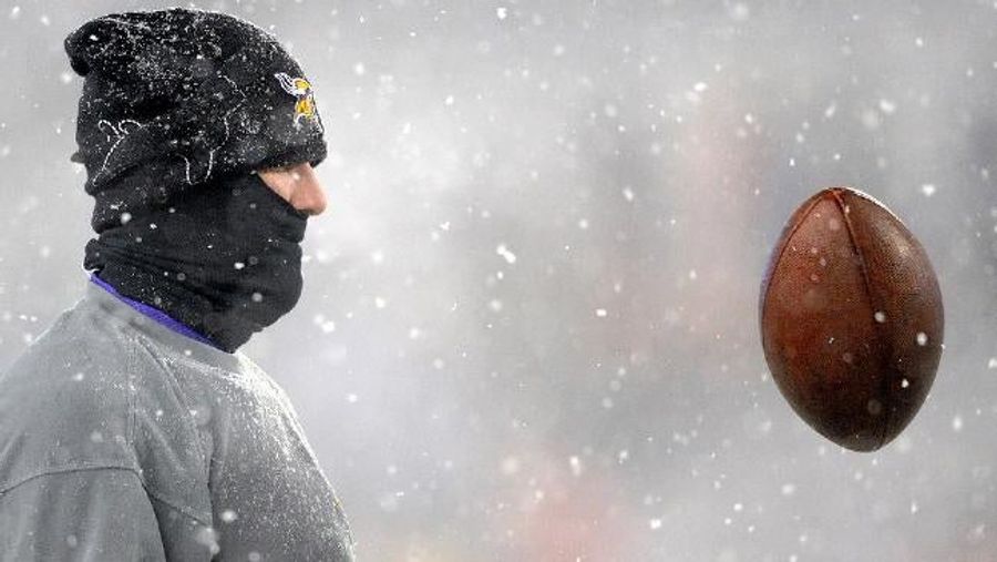 Here&#39;s Your &quot;Total Snowclipse Of The Favre?&quot; MNF Open Thread