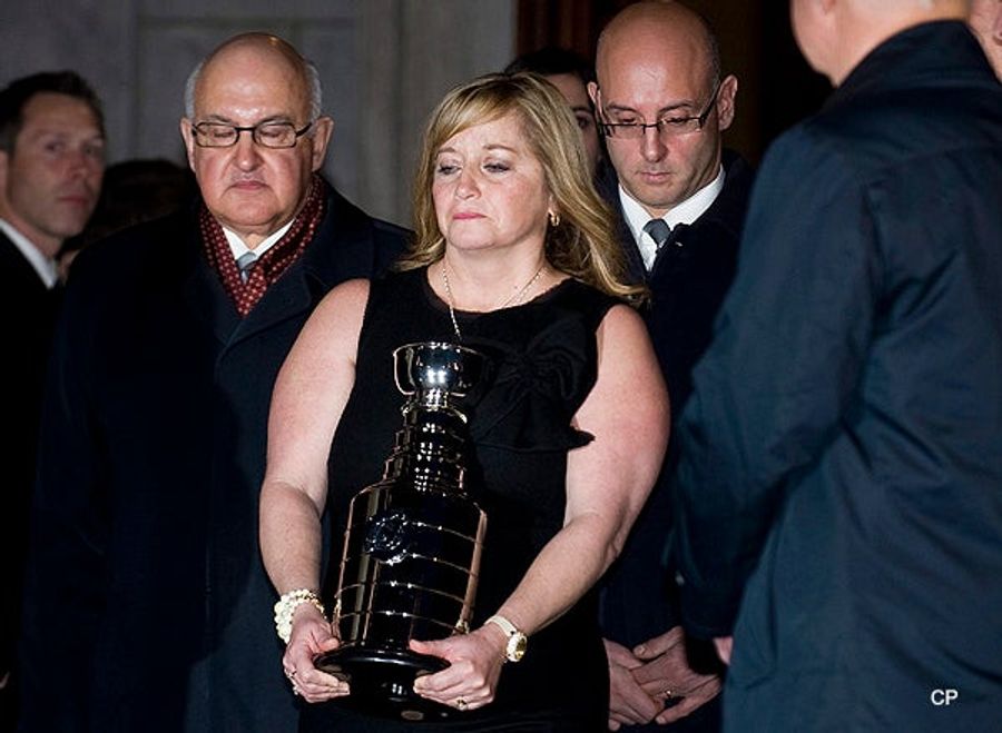 Worst Person In The World Steals Pat Burns&#39;s Wallet At His Funeral