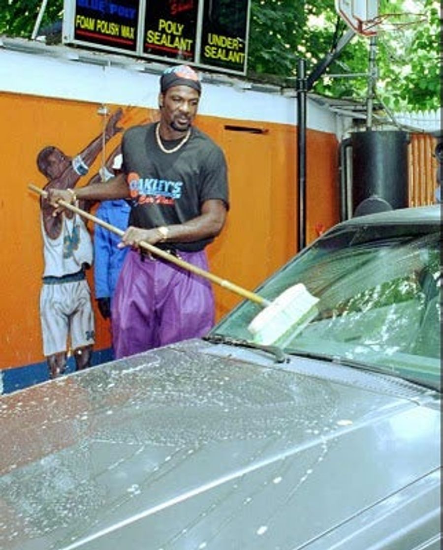 Charles Oakley Swears On His Mother, Probably At Her Too