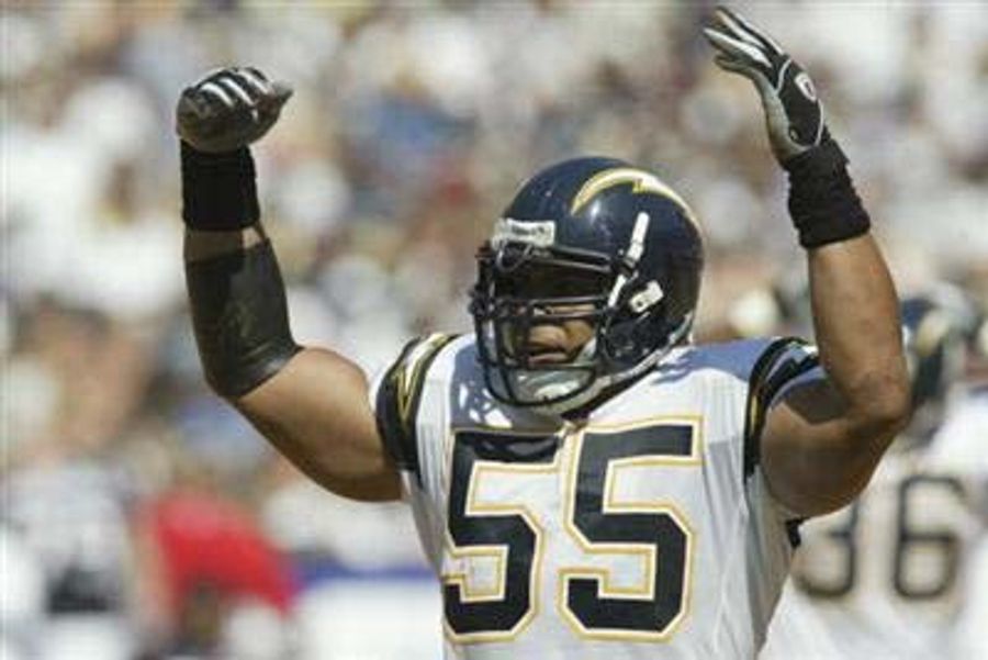 Junior Seau Drives Off Cliff After Being Arrested