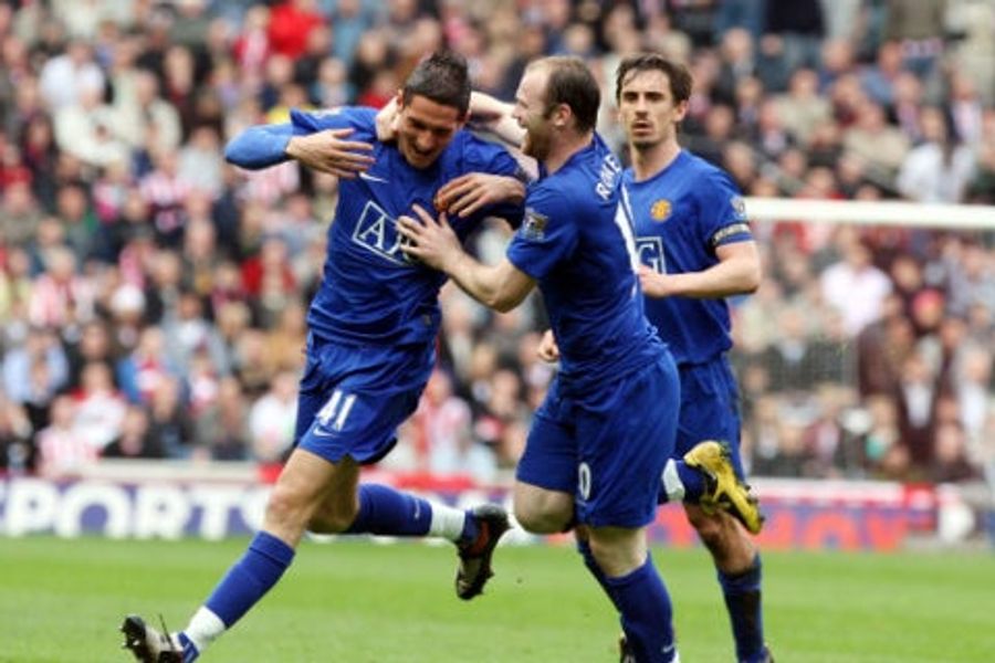 Teammate: Wayne Rooney Is "Working Class" And "Vulgar"