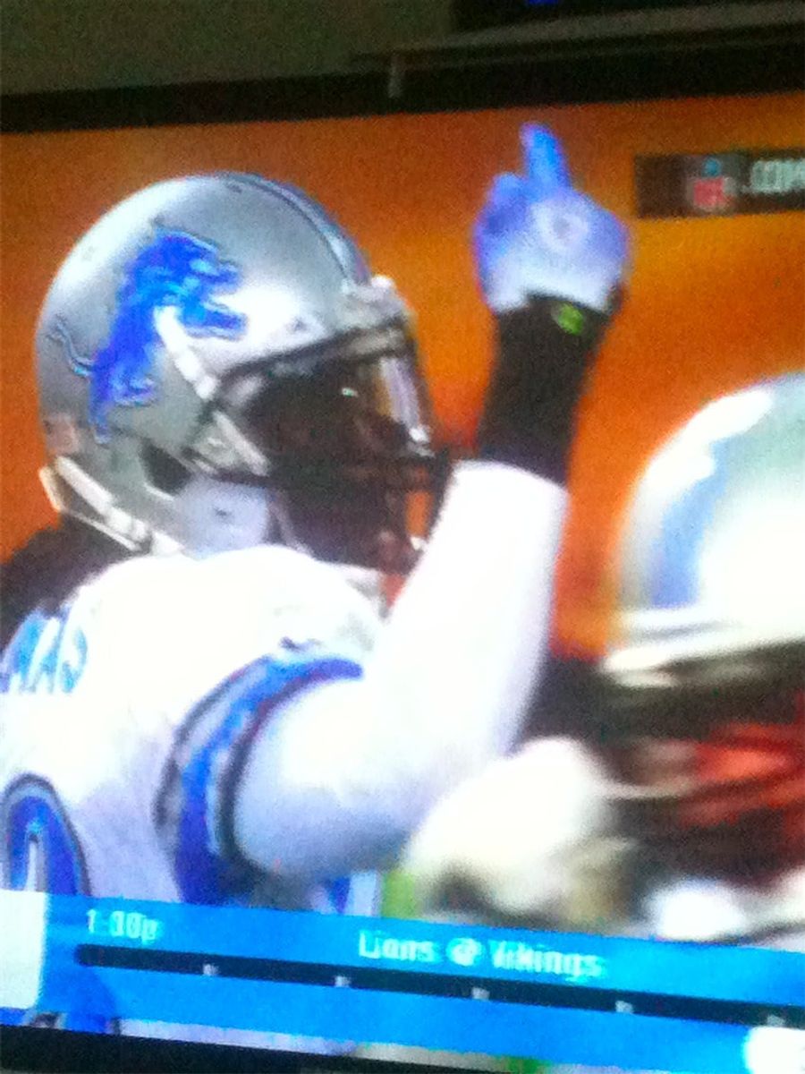 Lions Player Holds Up One More Finger Than His Team Has Wins