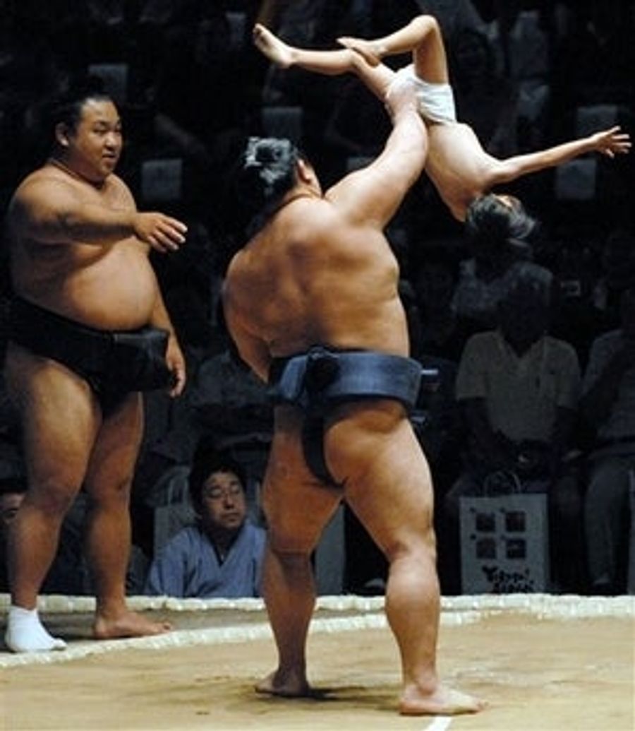 Sumo Wrestlers Turn To iPads Because Of Giant Sausage Fingers