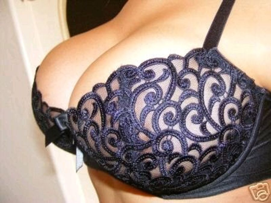 The Worst Bra Unhooking Failure Ever. GREAT MOMENTS IN DRUNKEN HOOKUP FAILURE