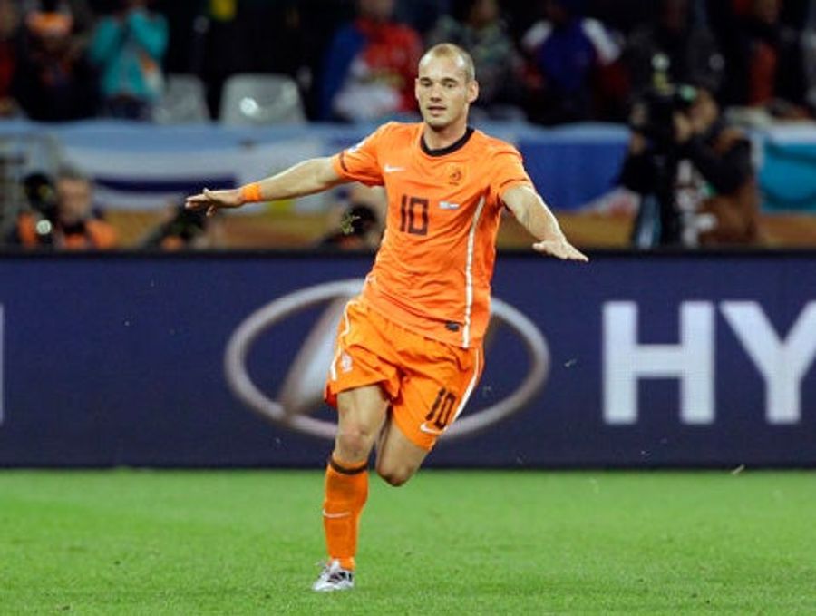 Brazilian Goalie Linked With Alleged Murder, Sneijder’s Staying Put