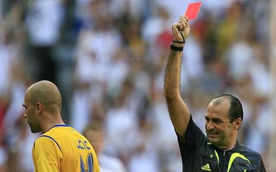 Your First World Cup Conspiracy Theory: England-U.S.A.&#39;s Crooked Ref