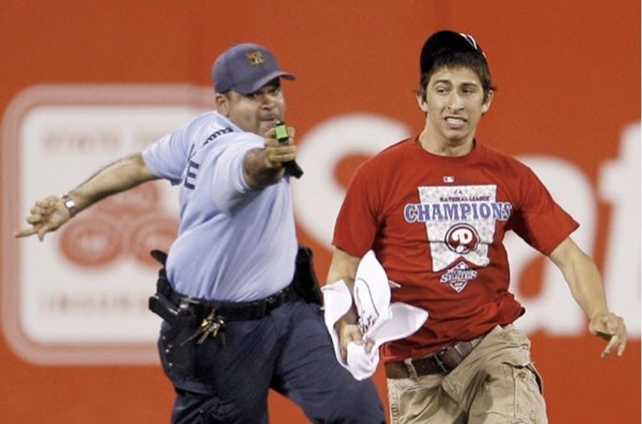 Dear Philadelphia Fans: Tase Yo'selves Before You Wreck Yo'selves