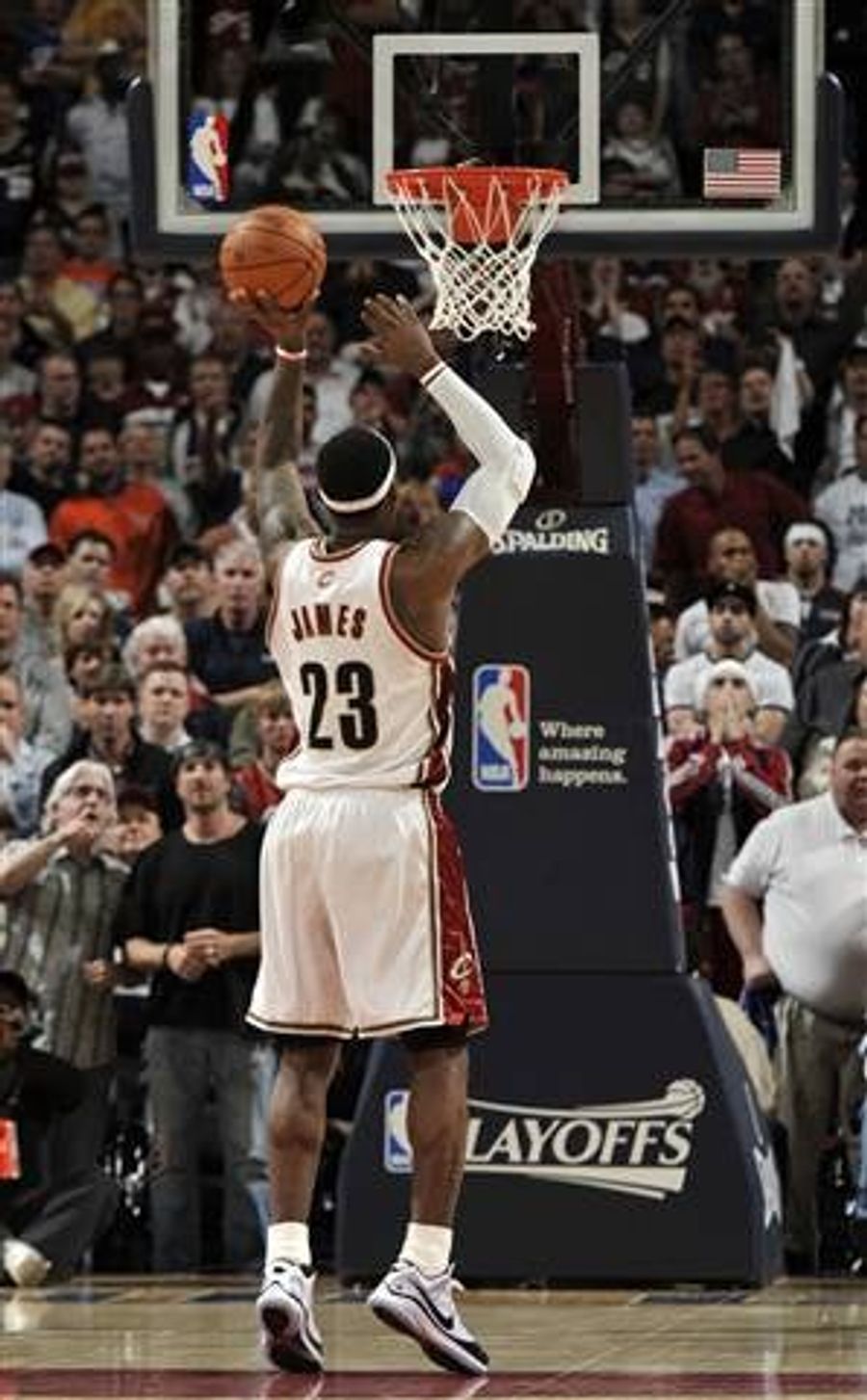 The Freak-Out Over LeBron's Elbow Begins Now
