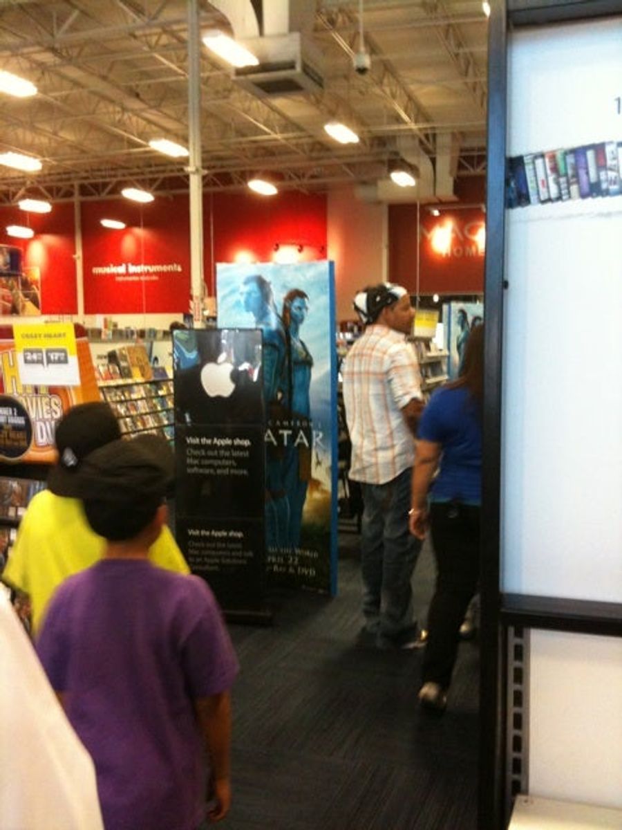 Manny Ramirez Heroically Shops For Discount Electronics On Injured Calf