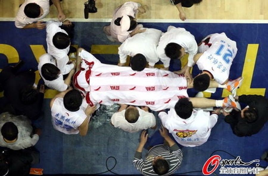 An American Player Lands A Haymaker, And Chinese Basketball Has Its Kermit Washington Moment