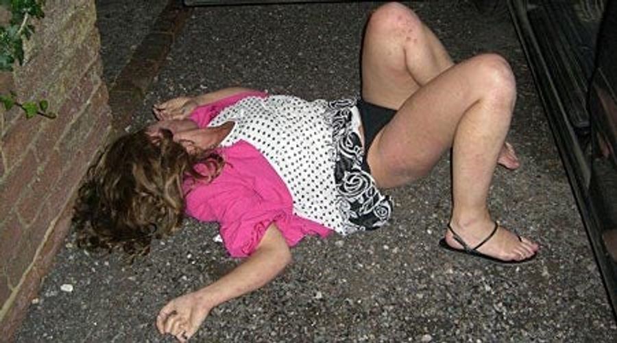 Time For A Lady To Have Her Say. GREAT MOMENTS IN DRUNKEN HOOKUP FAILURE
