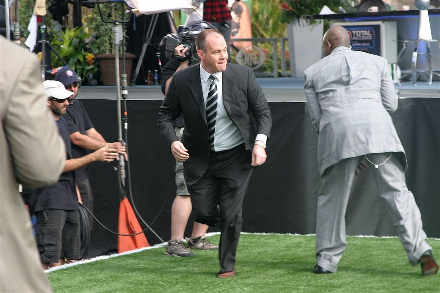 Rich Eisen's 40-Yard Dash An Amusing Special-Effects Bonanza