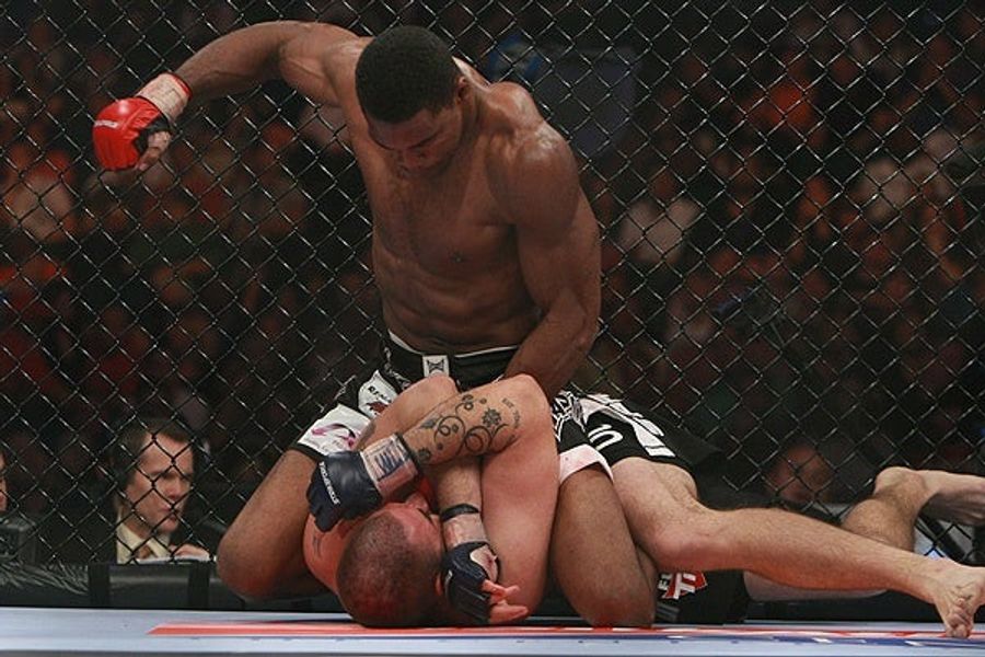 Herschel Walker&#39;s MMA Debut Ugly As Expected