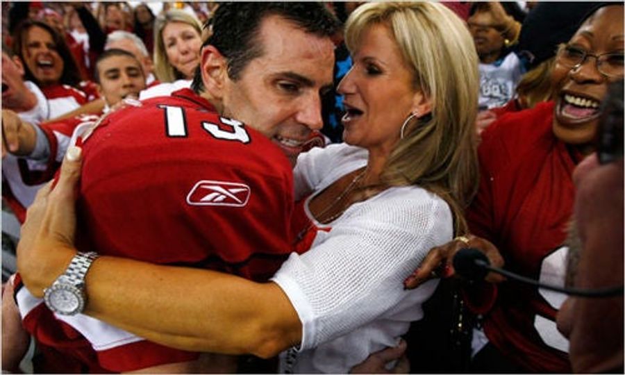 Everybody Loves Kurt Warner...Except One Former California Pizza Kitchen Employee