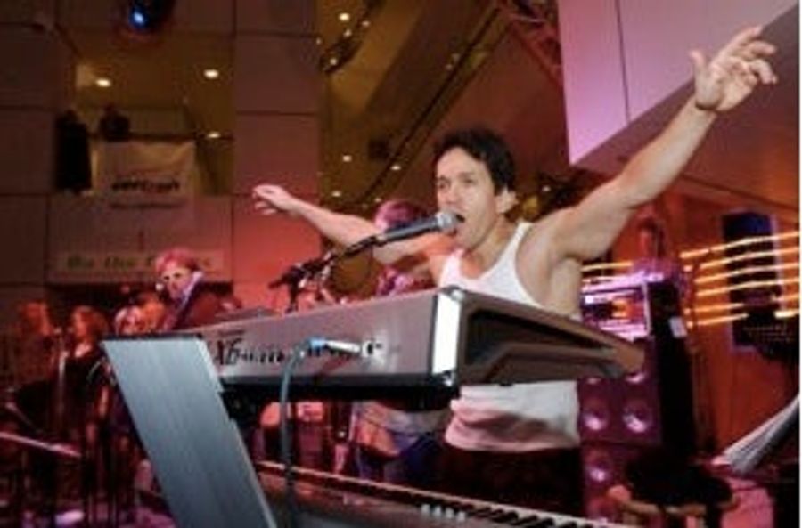 Albom Comes Alive!