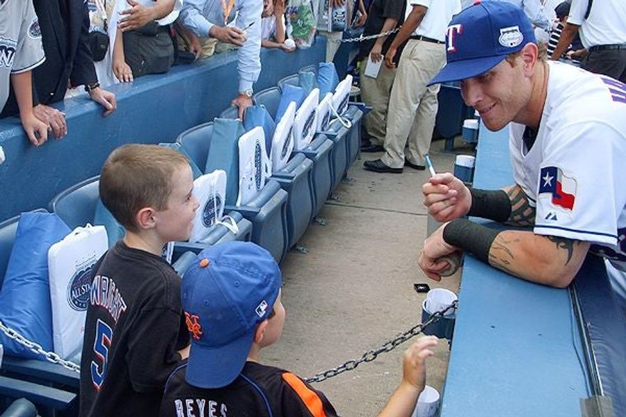 Josh Hamilton's Mentor: "I'd Be Shocked" If Photos Are Real
