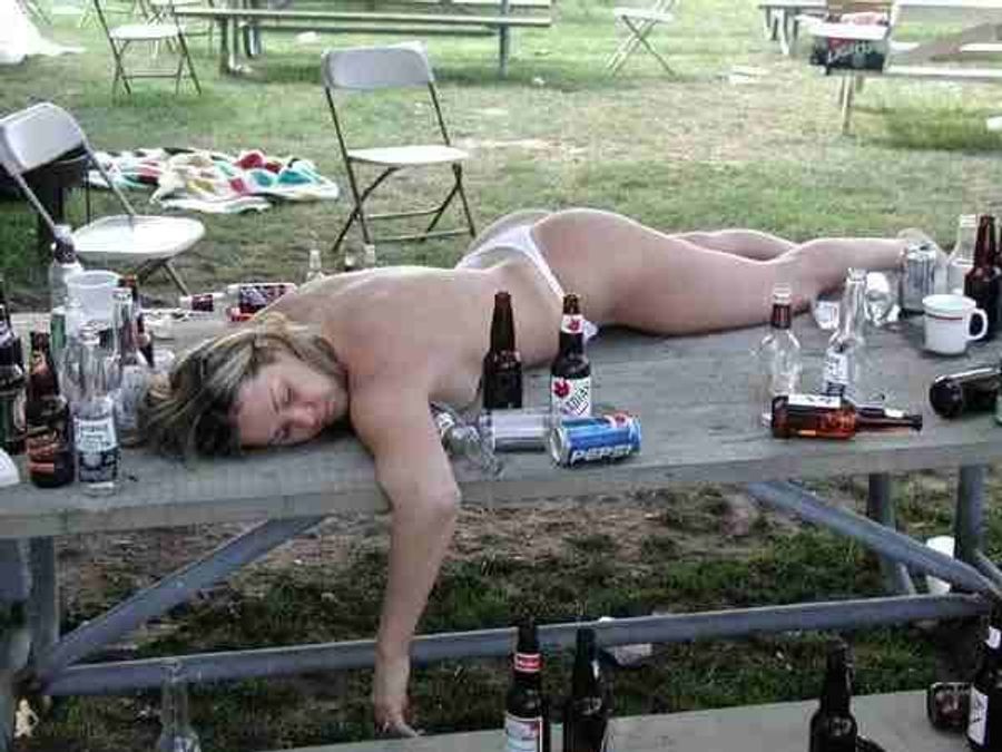 UCF Fans Fight For Their Predawn Drinking