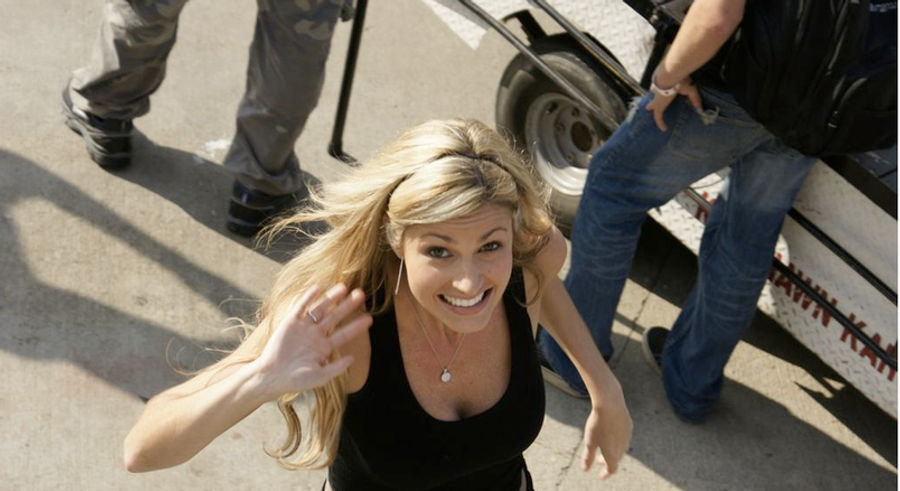 ERIN ANDREWS HIT BY FOUL BALL GOES TO HOSPITAL WITH CHIN BRUISE (NOT A EUPHEMISM) BUT SHE'S OKAY (UPDATE!)
