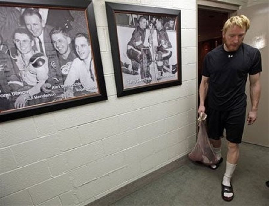 Don't Ask Marian Hossa For Stock Market Advice
