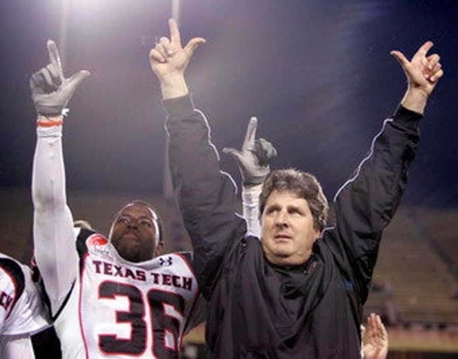 Mike Leach May Have Strong-Arm Negotiated Himself Right Out Of A Job