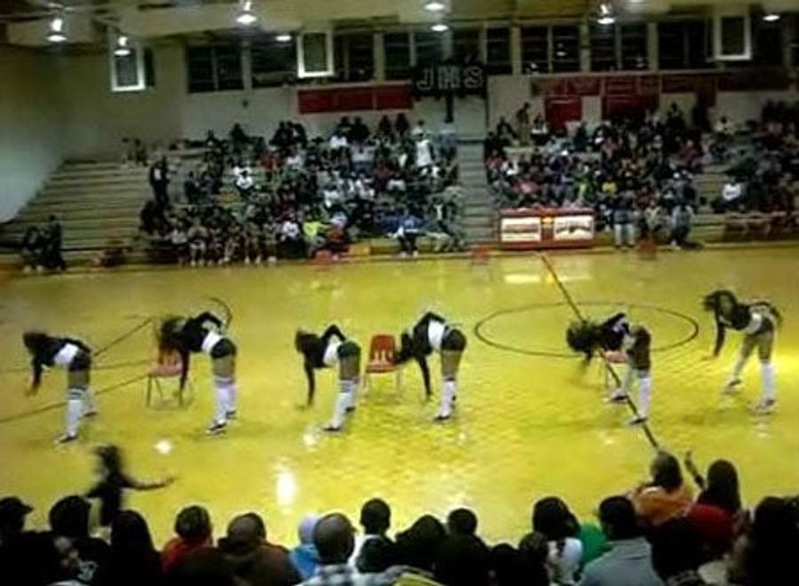 Tyra Banks Drops Jonesboro High Dance Team Like They're Hot