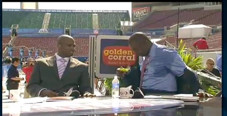 NFL Network Clearly Didn&#39;t Prepare For Marshall Faulk&#39;s Hyperhidrosis Problem