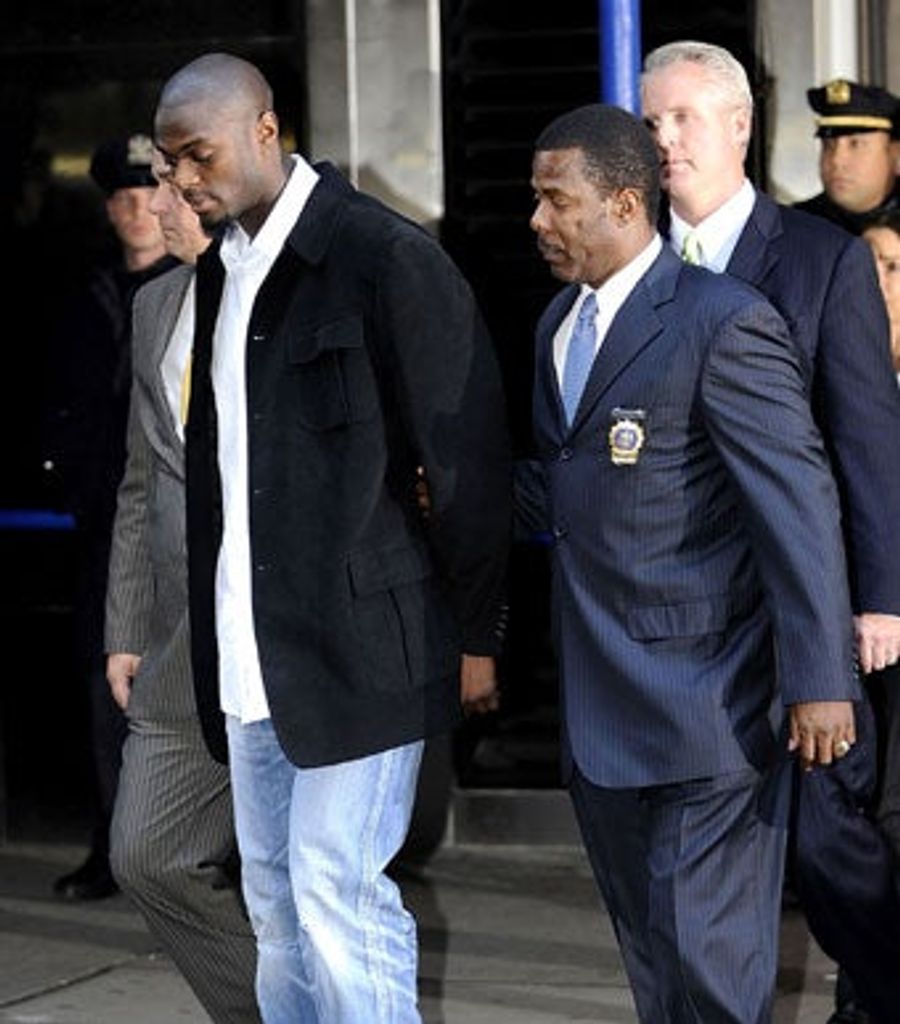 Breaking!: Plaxico Burress May Have A Sore Leg