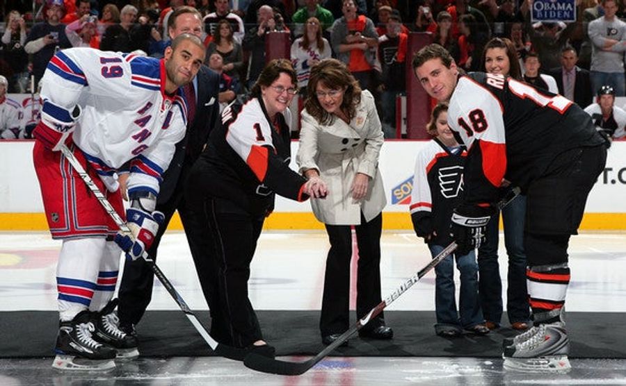 Sarah Palin Booed At Flyers Game, Did Not Take Battery To The Face