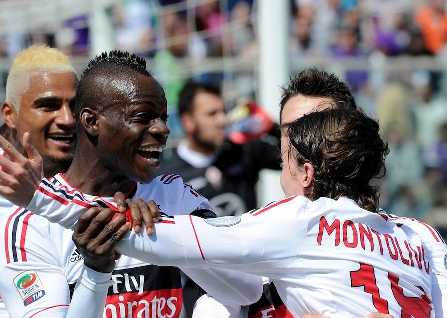 Mario Balotelli Smokes Thing