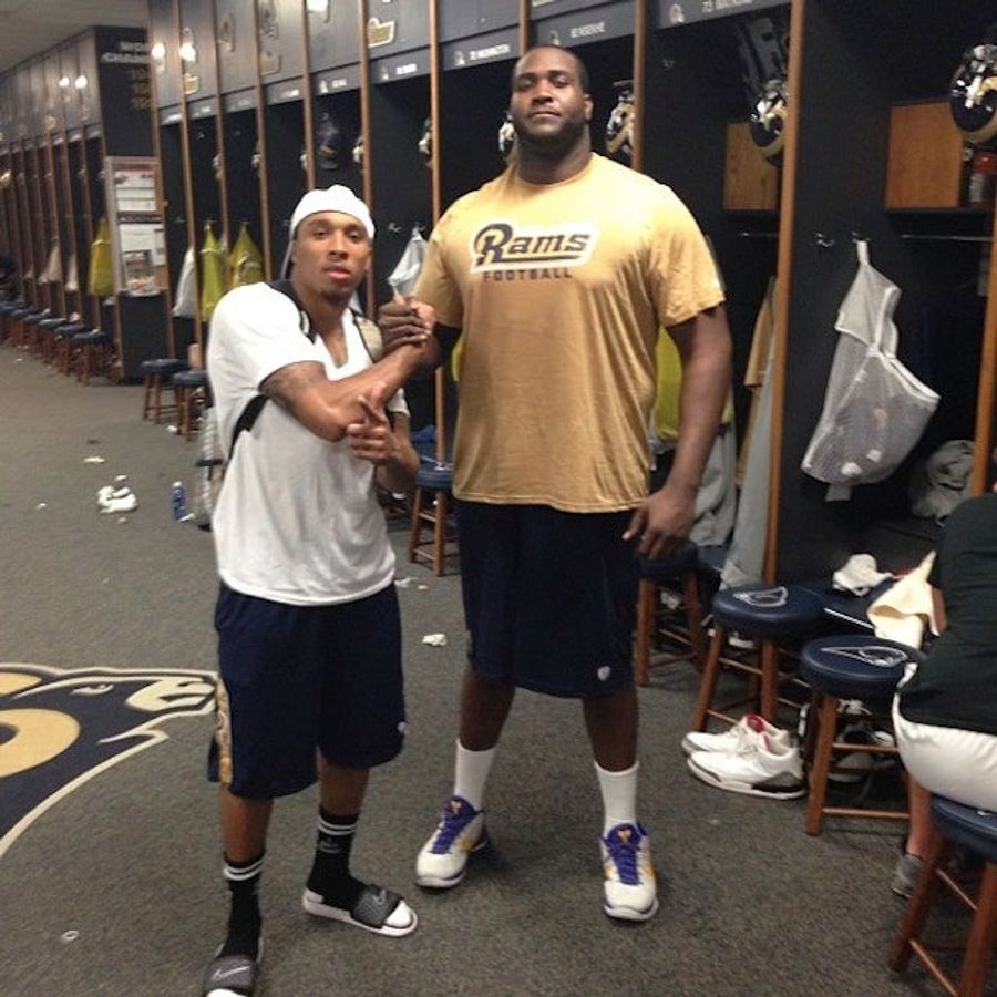 The Rams Signed A 403-Pound Lineman