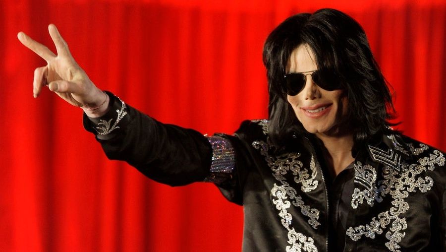 Top Recruit Says Coach Promised Him A Meeting With Michael Jackson