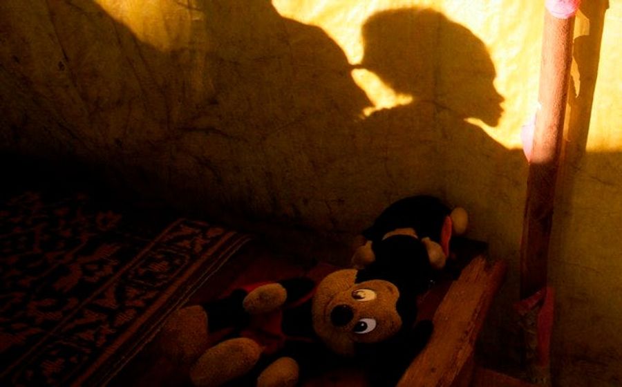 Marathon Runner Steals Mickey Mouse Doll From Child, Is A Huge Jerk