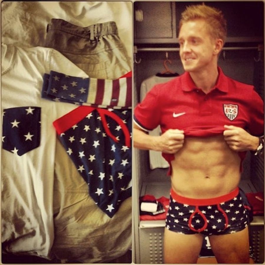 Stuart Holden&#39;s Gameday Attire Is Pretty Solid