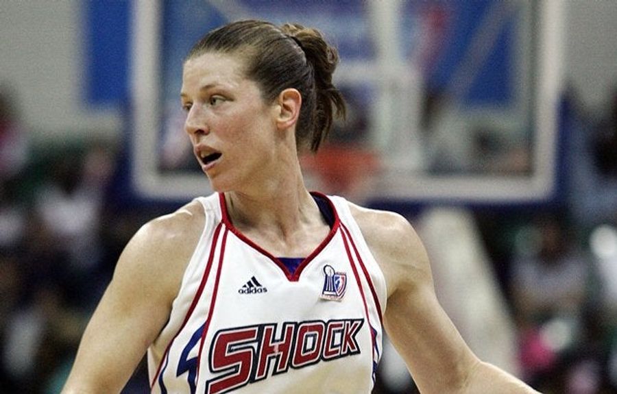 Here's How The WNBA's No. 2 All-Time Scorer Announces Her Retirement