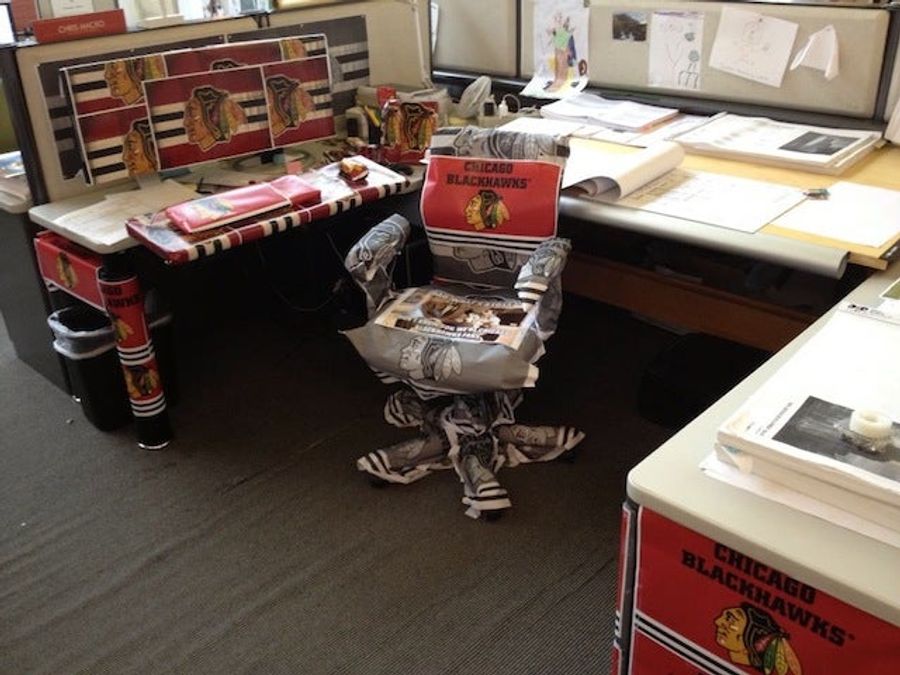 Bruins Fan Gets His Office Turned Into A Blackhawks Shrine
