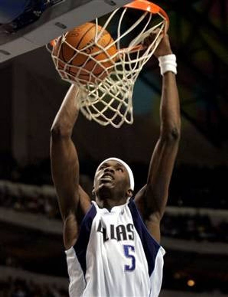 NBA Roundup: Lakers Are Little Trouble For Big D