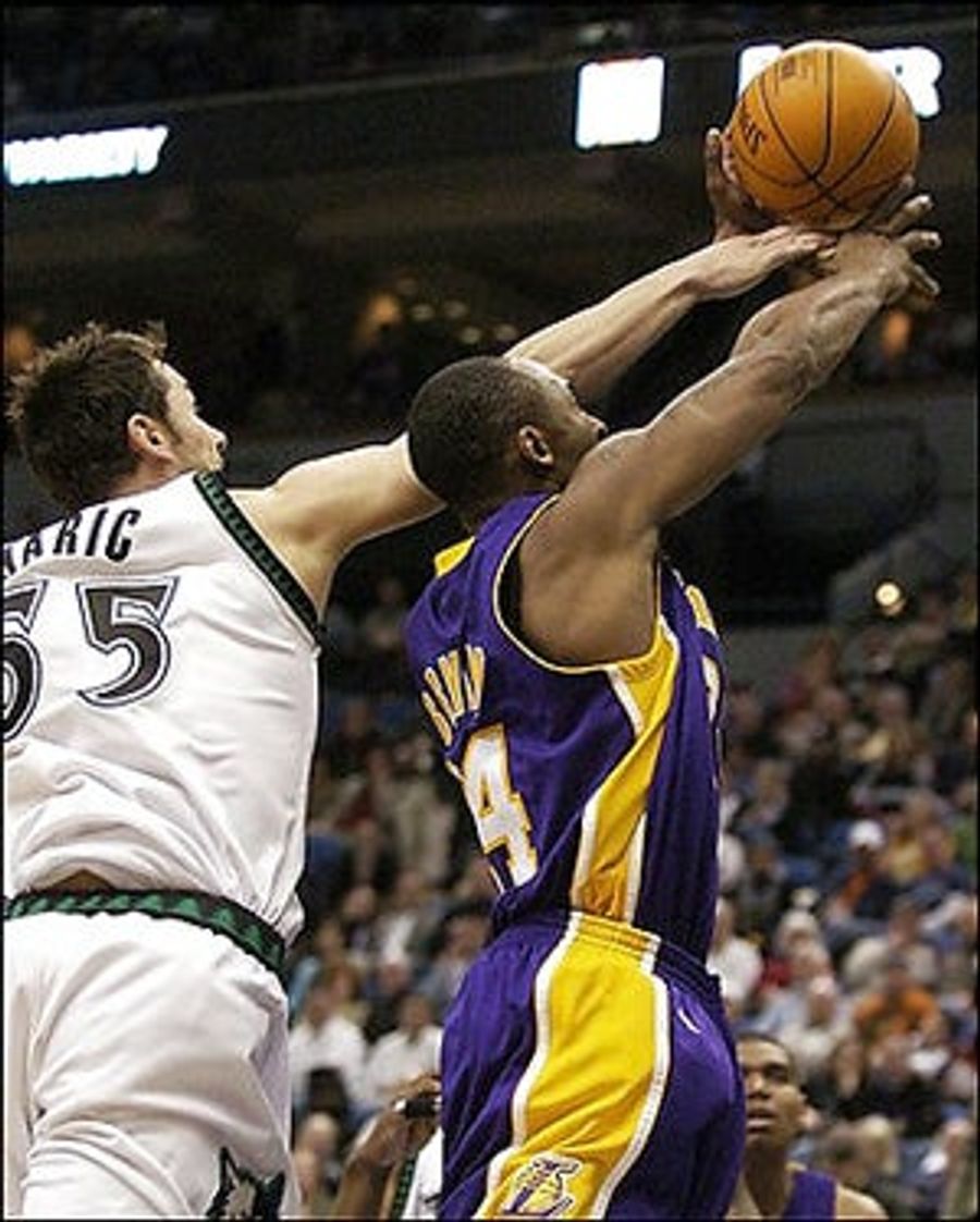 NBA Roundup: Kobe Bryant, Scapegoat?