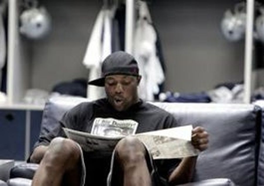 Terrell Owens Will Not Turn In His Playbook Until He's Done Coloring It