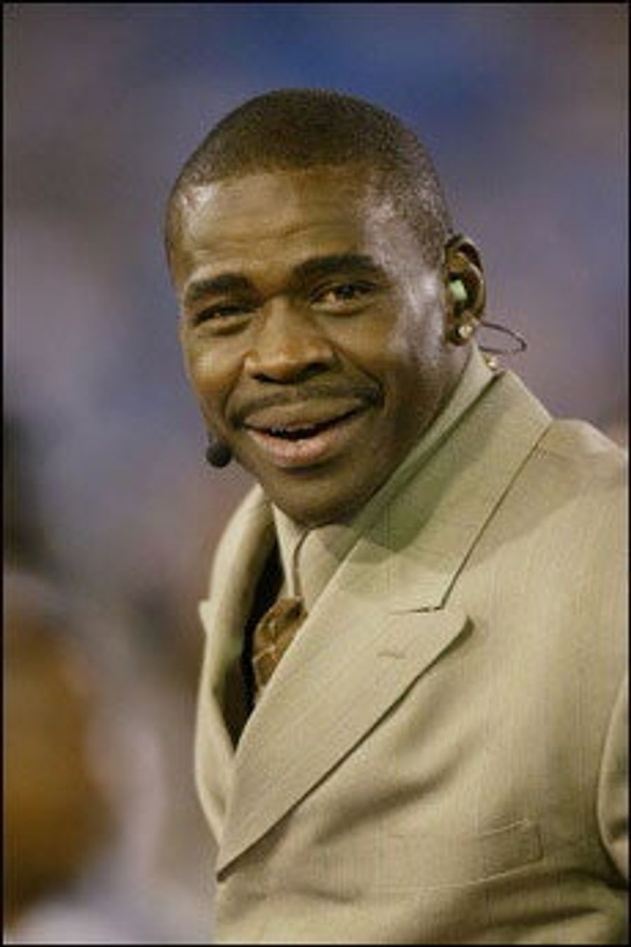 Michael Irvin, Assaulting Contractors