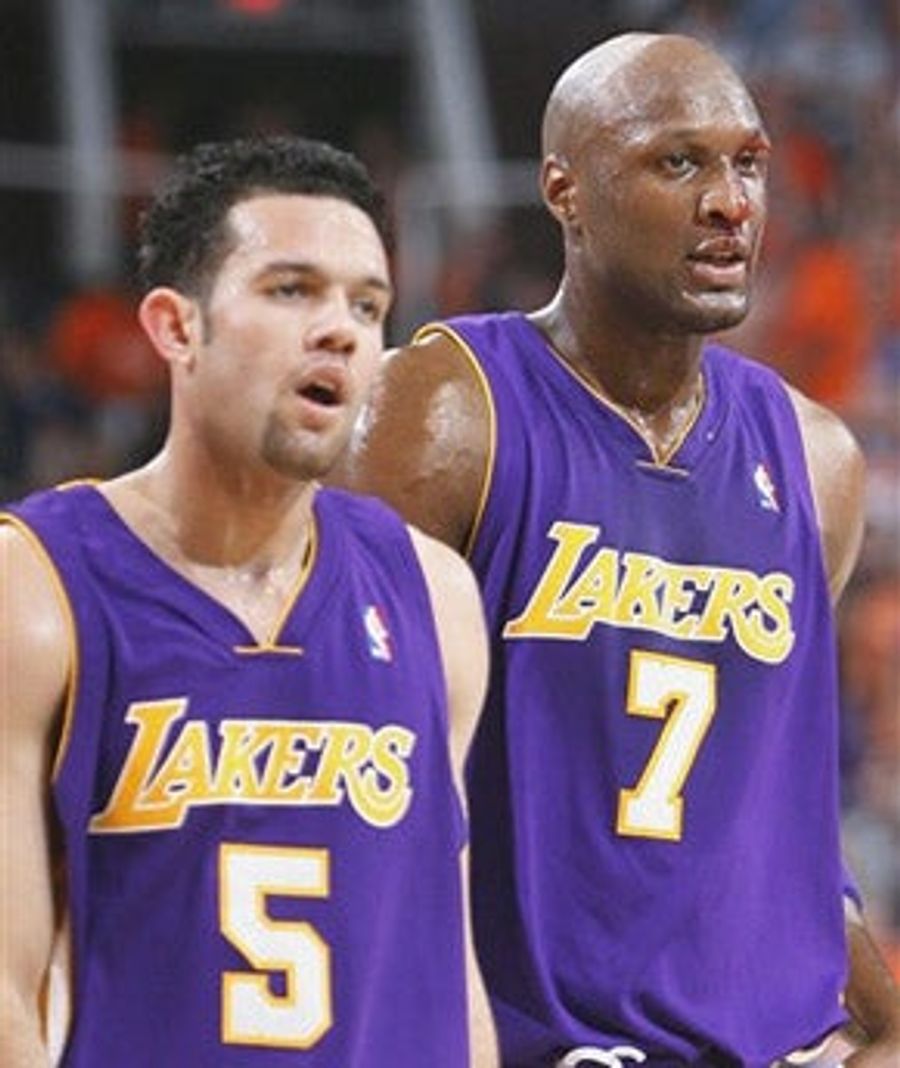 NBA Blogdome: Ain't That A Kick In The Head?