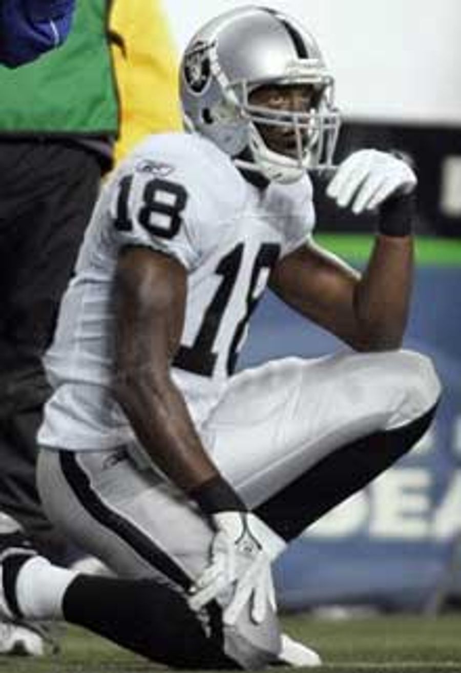 Randy Moss To The Patriots. We Still Don't Believe It.