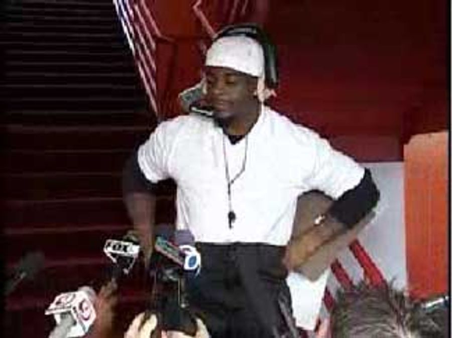 Clinton Portis Has Ron Mexico's Back