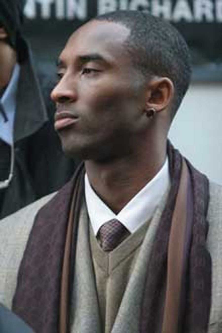 Kobe Totally Messes With ESPN&#39;s Newsroom